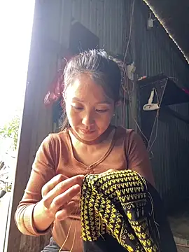 Huong-Ly online show from October 8, 2025, 7:21 am