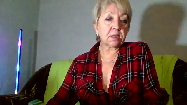 Snapshot of DianaQDream chatting on February 26, 2026, 3:34 pm DianaQDream online show from February 26, 2026, 3:34 pm