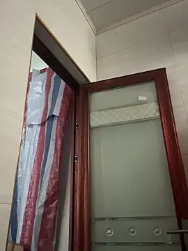 crhong666 online show from February 15, 2026, 1:17 am