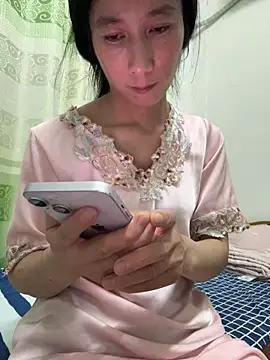 crhong666 online show from October 13, 2025, 1:23 pm