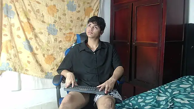 Snapshot of alice_julls chatting on May 27, 2026, 6:37 pm alice julls online show from May 27, 2026, 6:37 pm