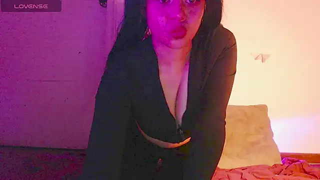 Dirtyhoneymoon online show from February 23, 2026, 5:35 pm