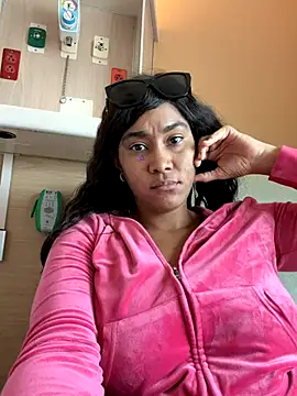 LuckyKhloe online show from October 5, 2025, 6:31 pm