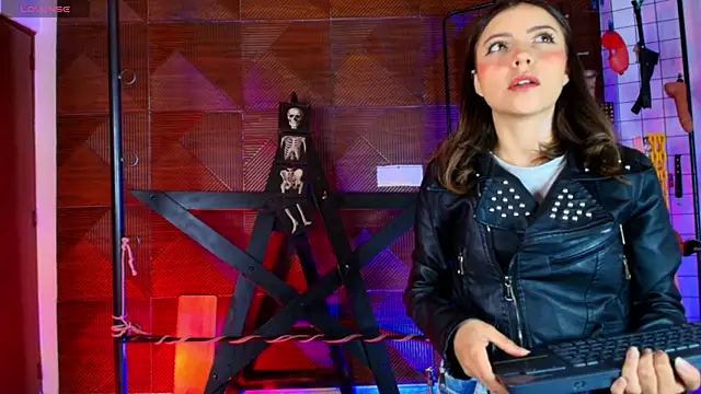 Snapshot of Misstresss_aurora_bdsm chatting on May 28, 2026, 2:23 pm Misstresss aurora bdsm online show from May 28, 2026, 2:23 pm