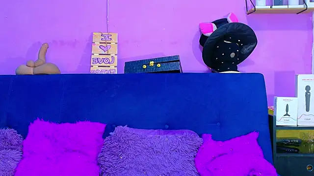 CristalRose online show from April 13, 2026, 11:53 pm