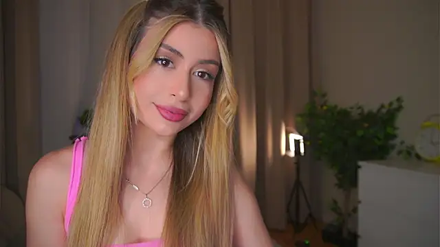 GeorginaHarn online show from April 22, 2026, 8:10 am