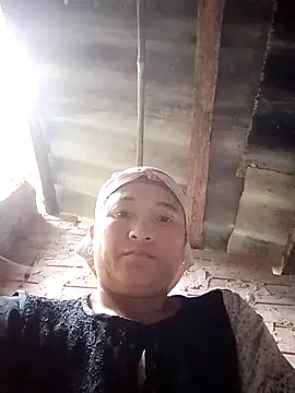 Snapshot of Love-Mama33 chatting on November 2, 2025, 12:48 am Love-Mama33 online show from November 2, 2025, 12:48 am