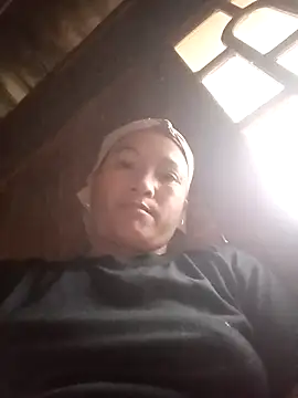 Snapshot of Love-Mama33 chatting on October 8, 2025, 12:01 am Love-Mama33 online show from October 8, 2025, 12:01 am