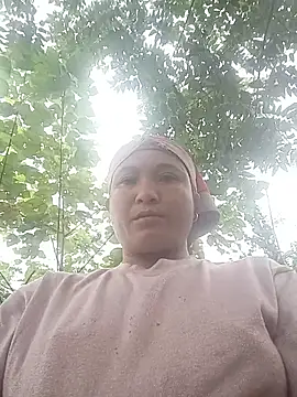 Snapshot of Love-Mama33 chatting on October 25, 2025, 1:05 am Love-Mama33 online show from October 25, 2025, 1:05 am