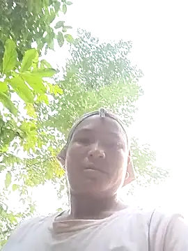 Snapshot of Love-Mama33 chatting on October 19, 2025, 10:29 am Love-Mama33 online show from October 19, 2025, 10:29 am