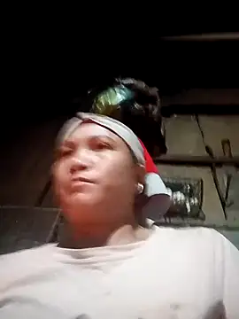 Snapshot of Love-Mama33 chatting on October 28, 2025, 11:31 am Love-Mama33 online show from October 28, 2025, 11:31 am