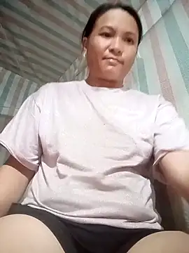 Snapshot of Love-Mama33 chatting on October 26, 2025, 2:50 pm Love-Mama33 online show from October 26, 2025, 2:50 pm