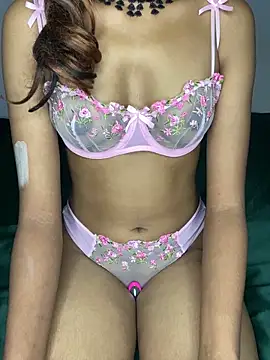 Snapshot of Dora__baby chatting on June 17, 2026, 9:25 pm Dora baby online show from June 17, 2026, 9:25 pm