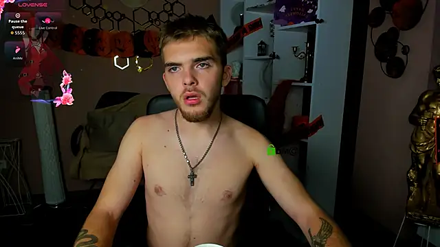 aron black  online show from October 31, 2025, 9:43 pm