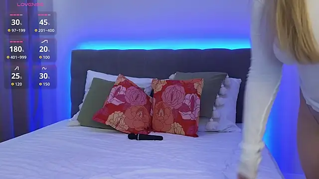 Snapshot of Estella_Elwood chatting on October 20, 2025, 3:34 pm Estella Elwood online show from October 20, 2025, 3:34 pm