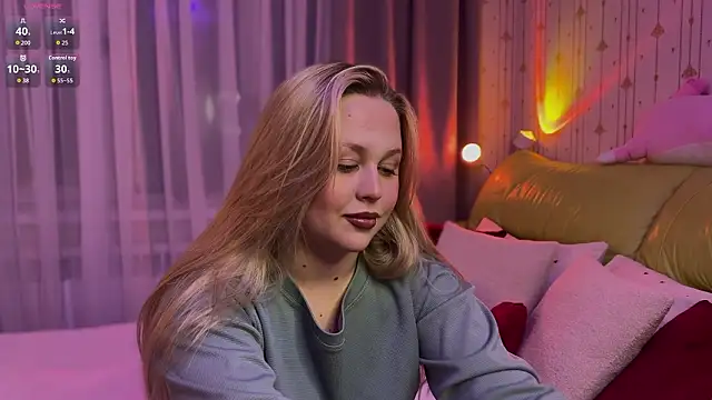 Snapshot of Estella_Elwood chatting on February 27, 2026, 5:57 pm Estella Elwood online show from February 27, 2026, 5:57 pm