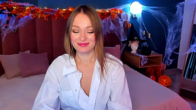 EvelynPoole online show from October 17, 2025, 1:31 am