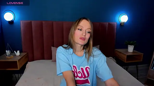 EvelynPoole online show from September 18, 2025, 1:30 am