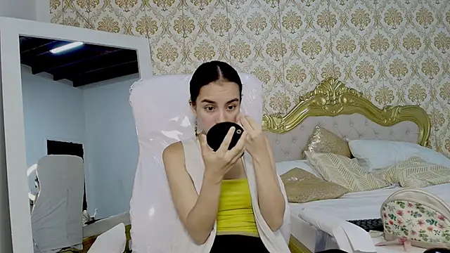 JessB  online show from September 29, 2025, 6:24 pm