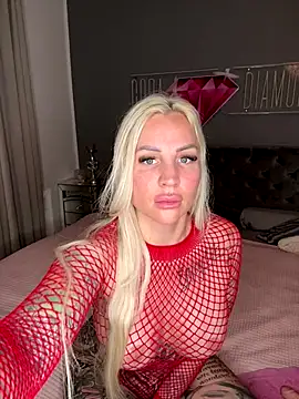 CoraDiamond online show from December 4, 2025, 7:18 am