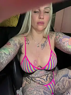 CoraDiamond online show from February 15, 2026, 8:41 pm