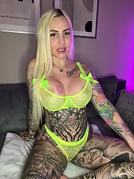 CoraDiamond online show from April 14, 2026, 7:08 pm