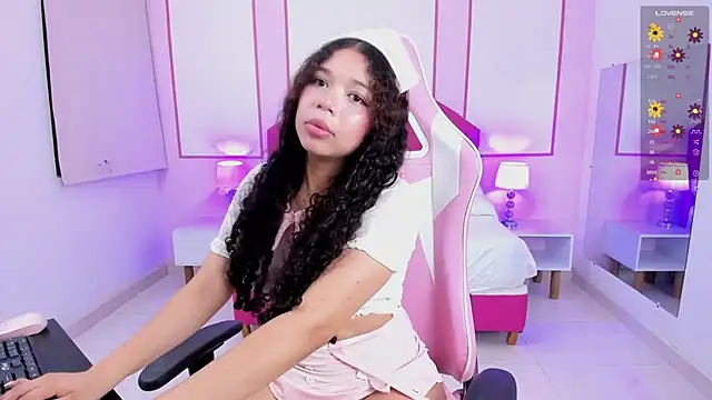 Snapshot of STEFANY_MOLL chatting on October 9, 2025, 4:24 am STEFANY MOLL online show from October 9, 2025, 4:24 am