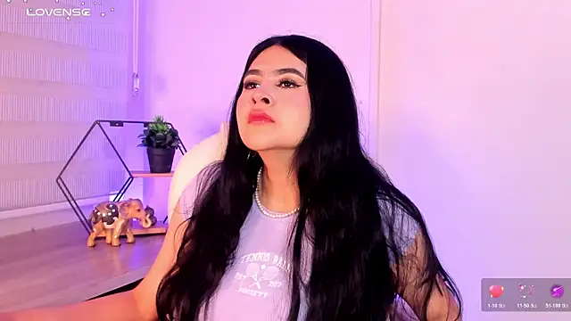 Snapshot of Emma__clark_ chatting on November 27, 2025, 12:49 pm Emma clark online show from November 27, 2025, 12:49 pm