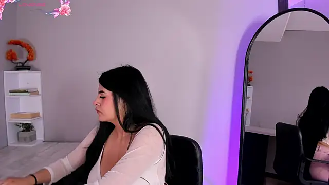 Snapshot of Emma__clark_ chatting on September 13, 2025, 12:49 pm Emma clark online show from September 13, 2025, 12:49 pm