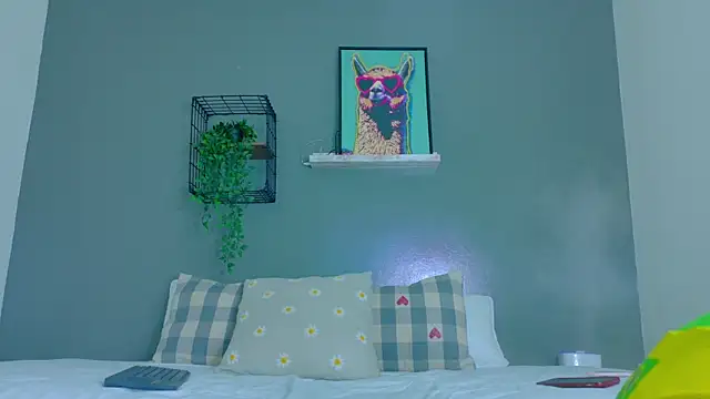 Nickifox   online show from November 17, 2025, 7:40 pm