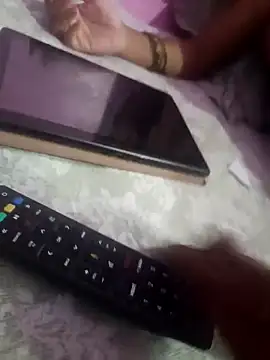 Kaluxx online show from April 24, 2026, 7:27 pm