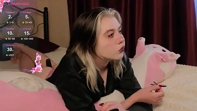 IrisSoCute online show from September 16, 2025, 9:43 am