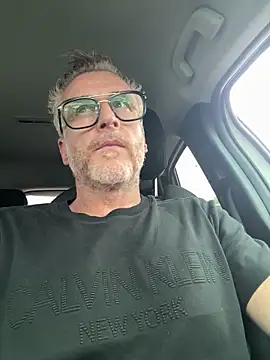 Snapshot of Axl_hot chatting on June 4, 2026, 3:49 pm Axl hot online show from June 4, 2026, 3:49 pm