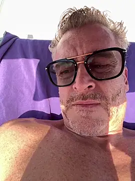 Snapshot of Axl_hot chatting on May 25, 2026, 3:55 pm Axl hot online show from May 25, 2026, 3:55 pm