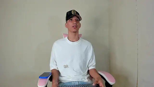 Snapshot of Richard27_ chatting on September 30, 2025, 5:13 am Richard27 online show from September 30, 2025, 5:13 am