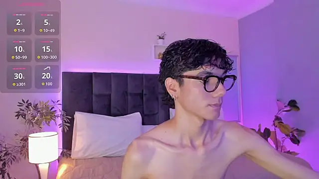 Phillicious   online show from December 2, 2025, 9:49 pm