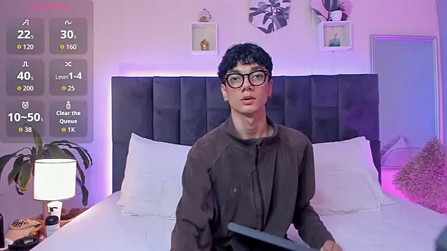 Phillicious   online show from September 17, 2025, 9:39 pm