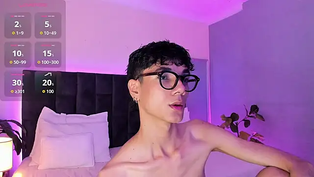 Phillicious   online show from November 3, 2025, 9:18 pm