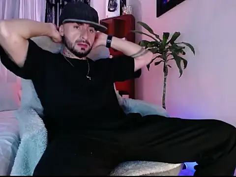 Edwardjonnes online show from October 9, 2025, 1:28 am