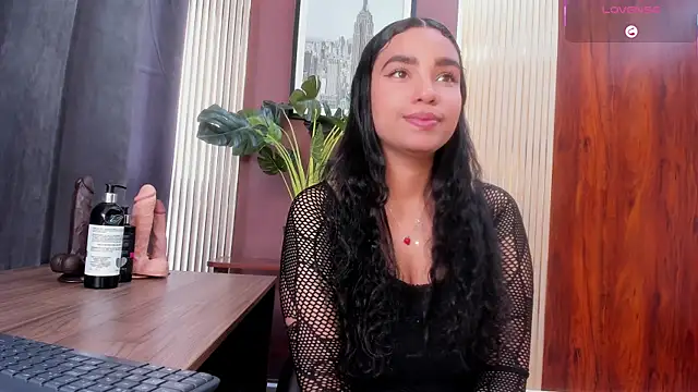 KhateAndersson online show from February 19, 2026, 8:28 pm