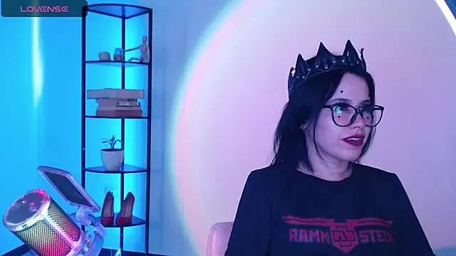 girldom online show from October 2, 2025, 5:16 pm