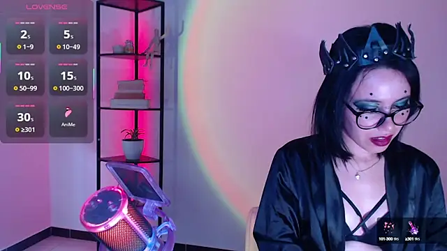 girldom online show from September 11, 2025, 3:34 pm