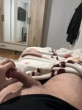 Erenn9972 online show from December 3, 2025, 8:08 pm