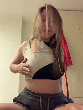 VesnaCrystal online show from September 30, 2025, 8:37 pm