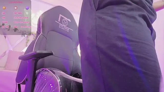 ZURY TAY online show from April 10, 2026, 12:01 pm