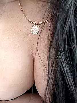 Snapshot of MIA_LO_VE chatting on September 14, 2025, 12:27 pm MIA LO VE online show from September 14, 2025, 12:27 pm