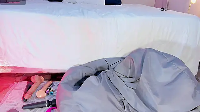 Snapshot of AlannaJonnes chatting on April 14, 2026, 11:26 am AlannaJonnes online show from April 14, 2026, 11:26 am