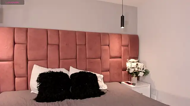 Snapshot of AlannaJonnes chatting on February 18, 2026, 12:01 pm AlannaJonnes online show from February 18, 2026, 12:01 pm