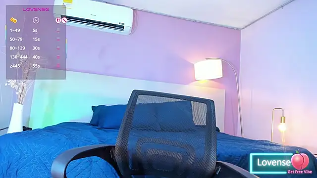 Snapshot of AlannaJonnes chatting on April 12, 2026, 12:41 pm AlannaJonnes online show from April 12, 2026, 12:41 pm