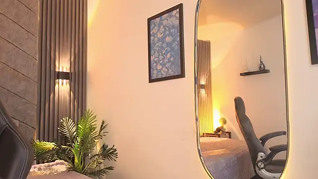 maddy1y  online show from October 31, 2025, 12:02 pm